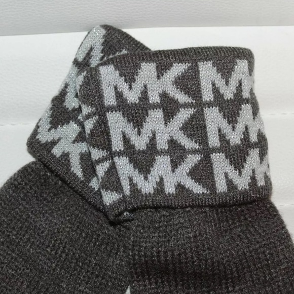 Michael Kors MK Logo Knit Gloves Gray Charcoal Silver NWT - Picture 3 of 5
